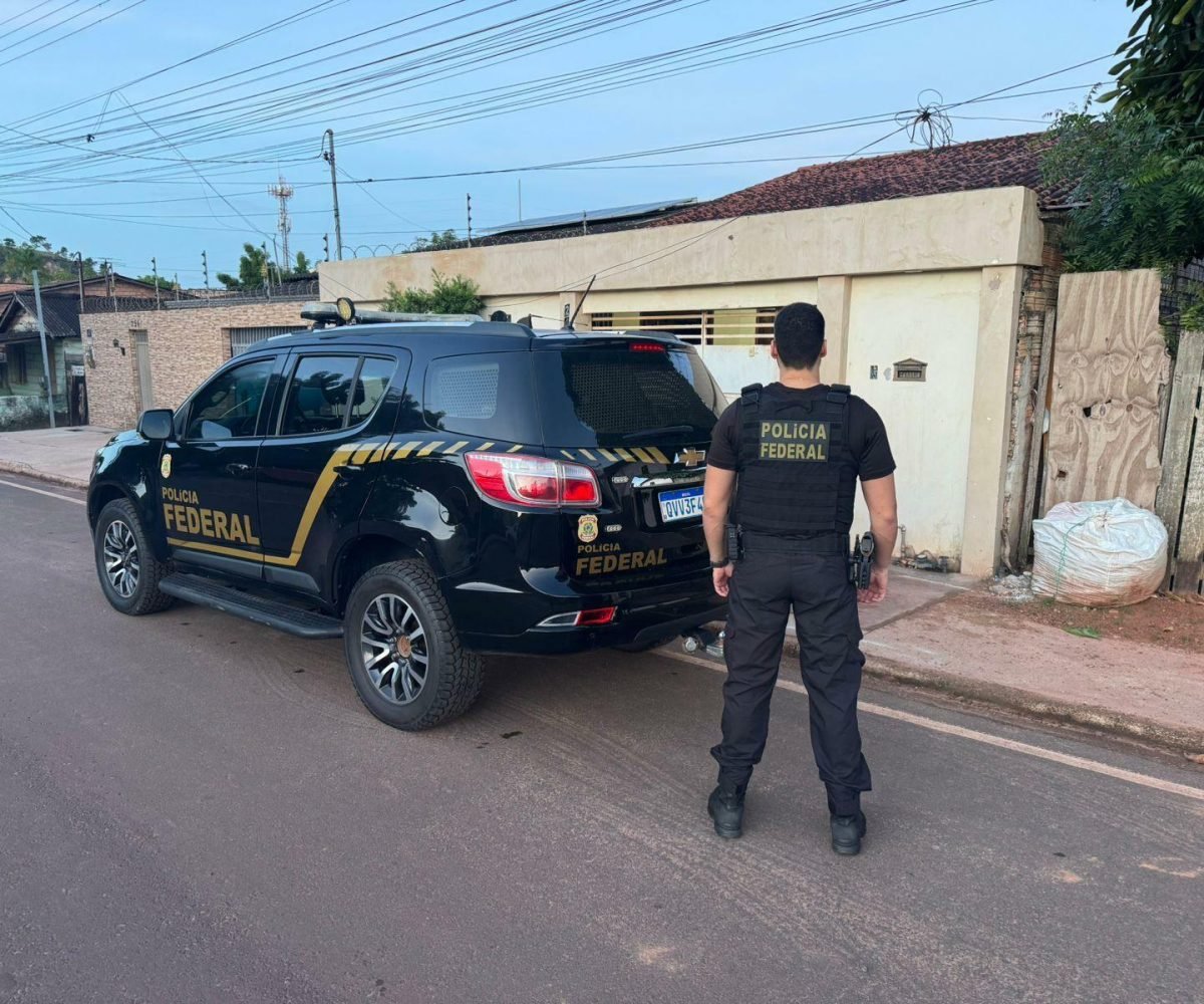 determinação judicial, foram cumpridos mandados de busca e apreensão nos municíp