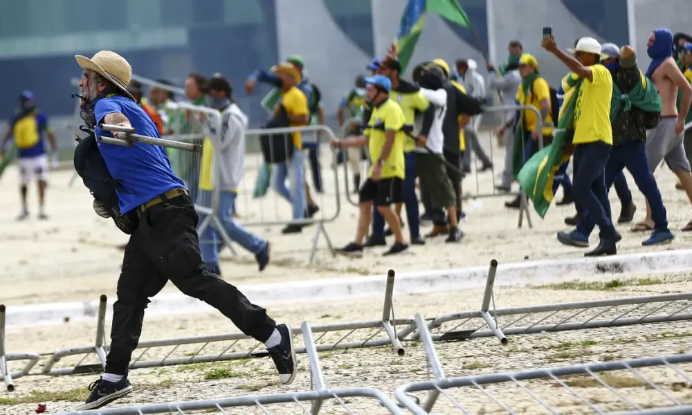 tentativa de golpe de Estado ligados ao 8 de janeiro de 2023. O veto foi derruba