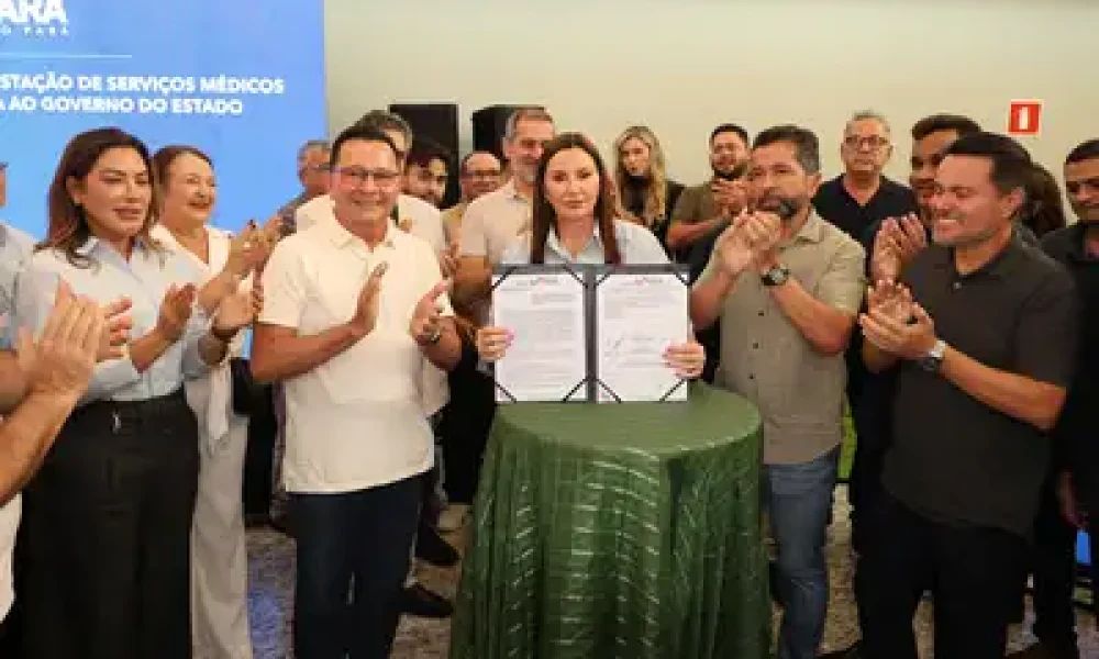 Governadora Hana Ghassan e o titular da Sespa, Ualame Machado (dir.), com gestores da Unimed Oeste