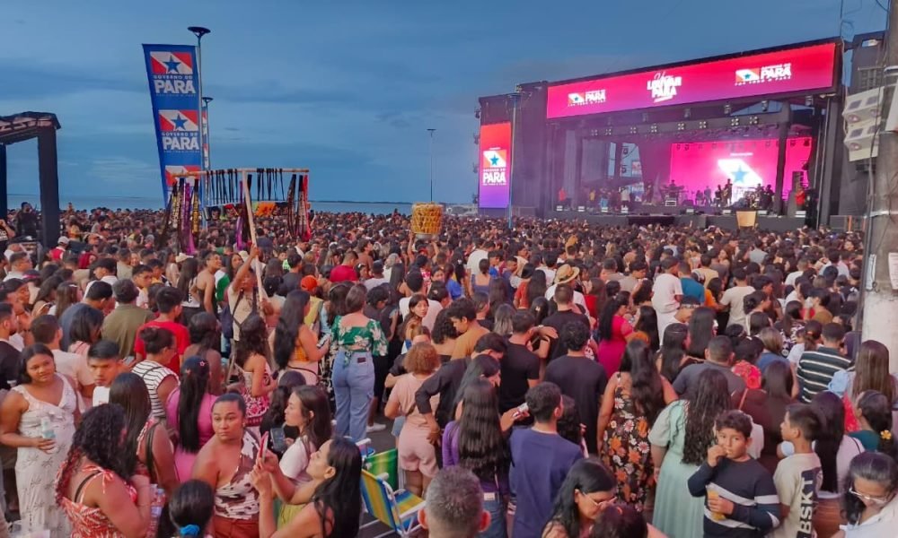 Público esteve em no Vem Louvar Pará em Santarém Kamila Andrade/g1