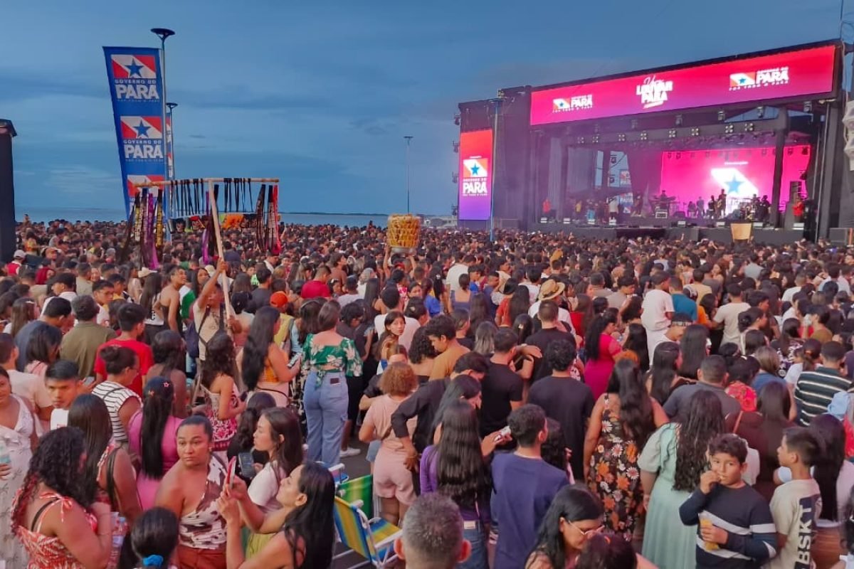 Público esteve em no Vem Louvar Pará em Santarém Kamila Andrade/g1