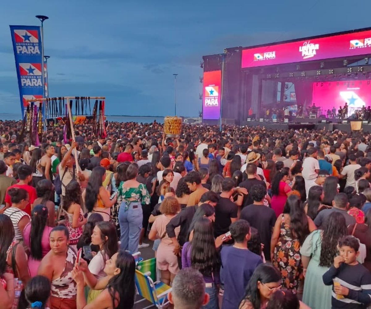 Público esteve em no Vem Louvar Pará em Santarém Kamila Andrade/g1