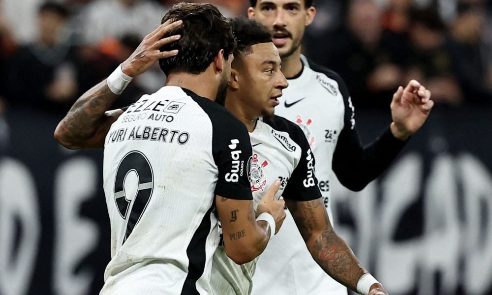 Corinthians mantém campanha impecável na Libertadores com vitória sobre o Peñarol