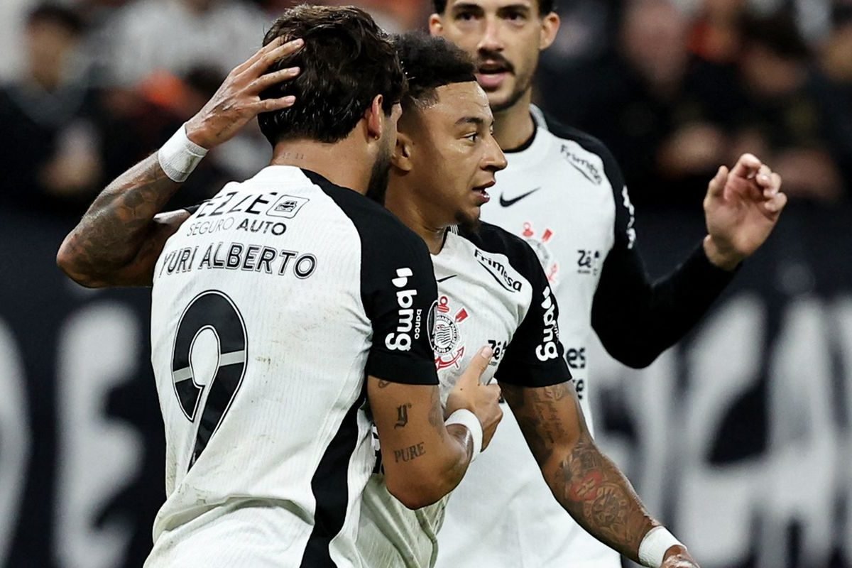 Corinthians mantém campanha impecável na Libertadores com vitória sobre o Peñarol