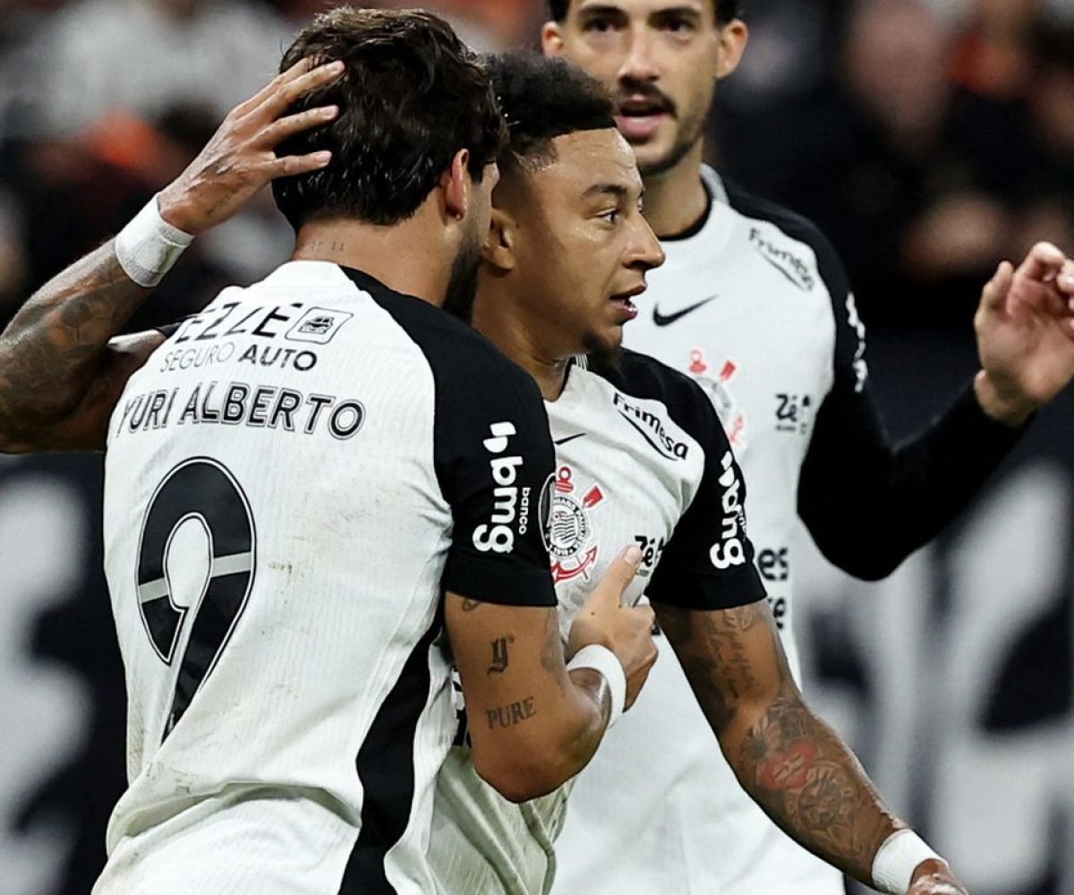 Corinthians mantém campanha impecável na Libertadores com vitória sobre o Peñarol