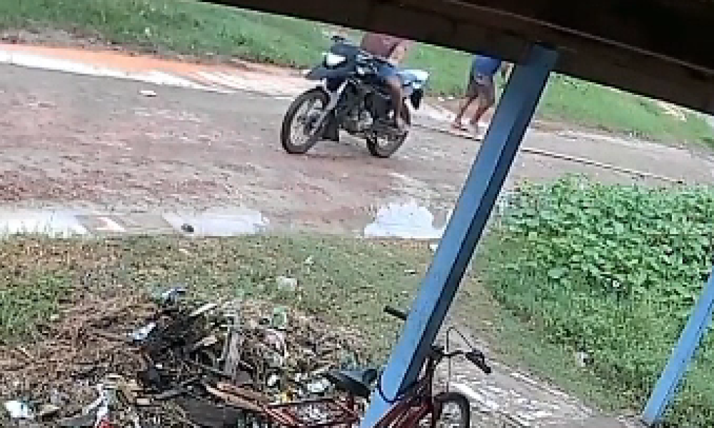 equipes policiais horas depois do acidente. Uma câmera de segurança registrou o