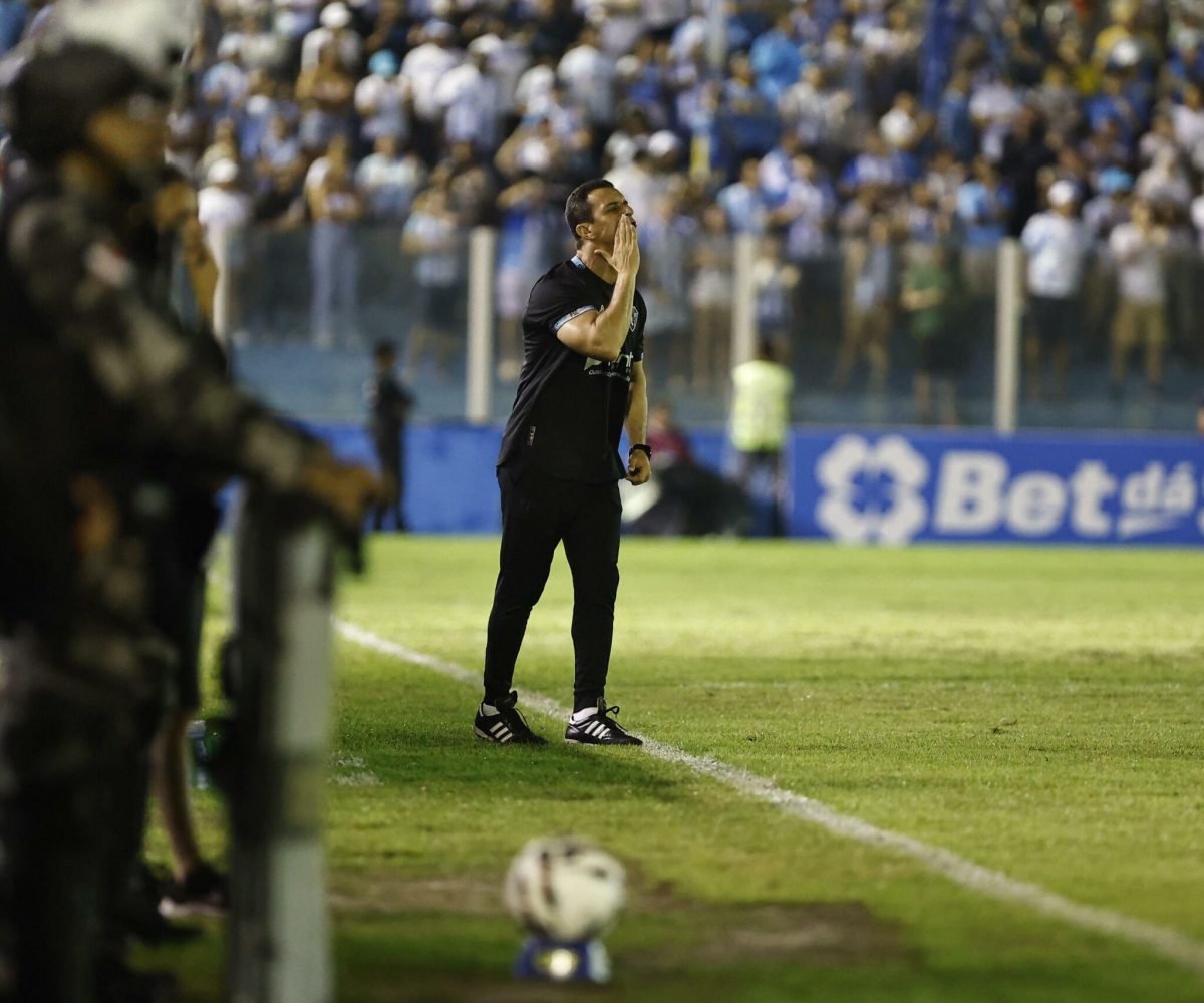 4 a 2, na Curuzu, colocou o Papão na vice-liderança da Série C com 11 pontos. O
