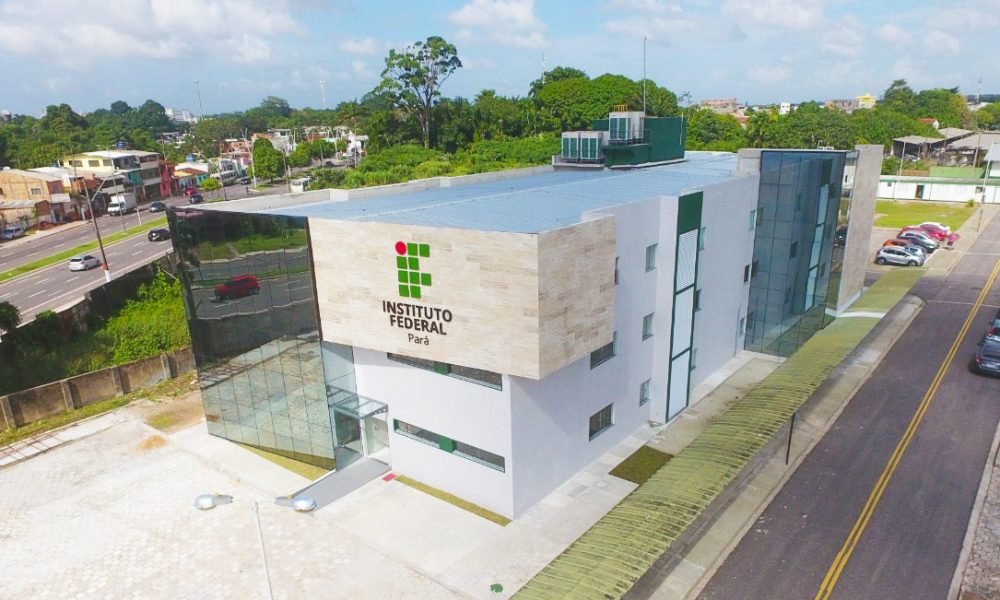 ária de professores substitutos nos campi de Ananindeua e Bragança. A remuneraçã
