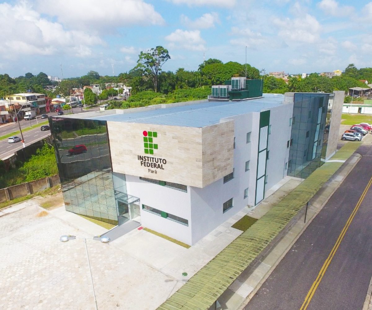 ária de professores substitutos nos campi de Ananindeua e Bragança. A remuneraçã