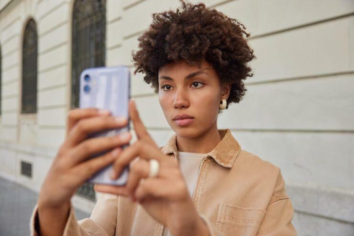 Vlogs de demissão: o impacto da exposição digital na carreira e riscos jurídicos