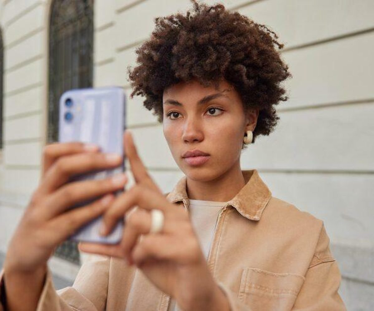 Vlogs de demissão: o impacto da exposição digital na carreira e riscos jurídicos