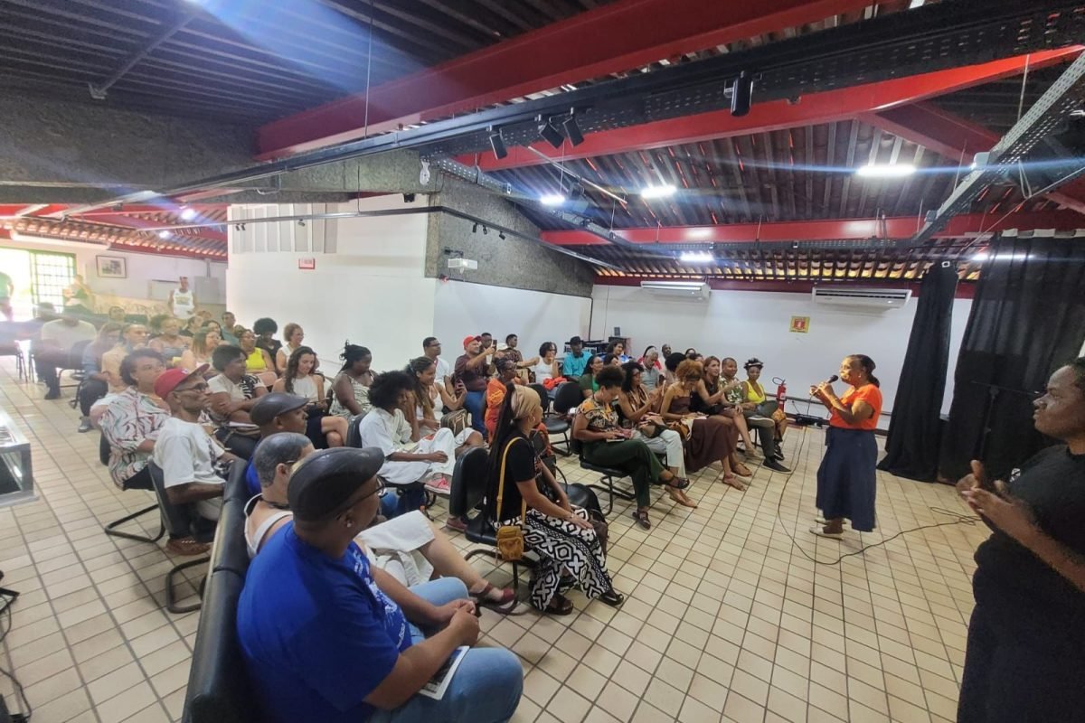 tagens antigas ou carta de referência de entidades públicas, como associações de