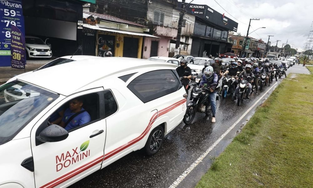 aplicativo e barbeiro Matheus Ferreira da Rocha, de 22 anos, na tarde desta segu