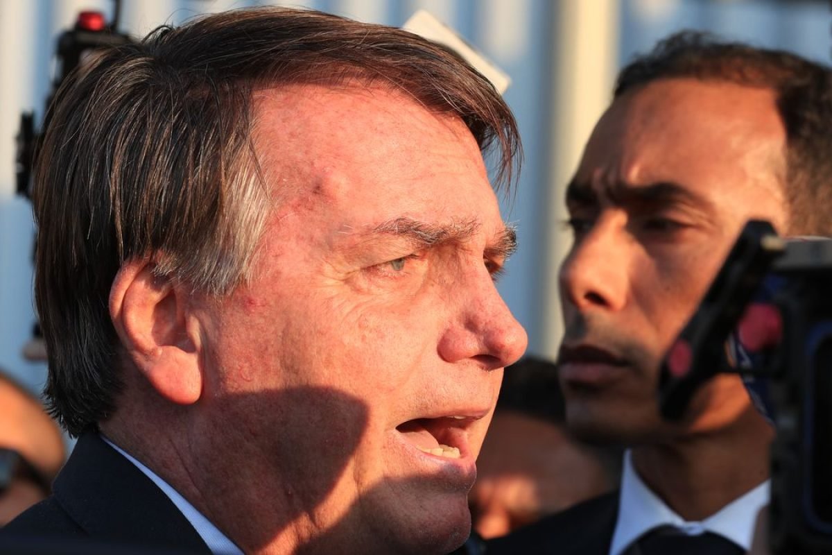 cinco profissionais: o cirurgião de ombro Alexandre Firmino Paniago, o cirurgião