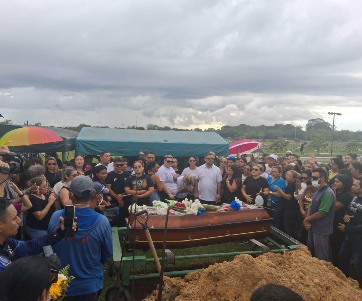 aplicativo e barbeiro Matheus Ferreira da Rocha, de 22 anos, foi enterrado por v