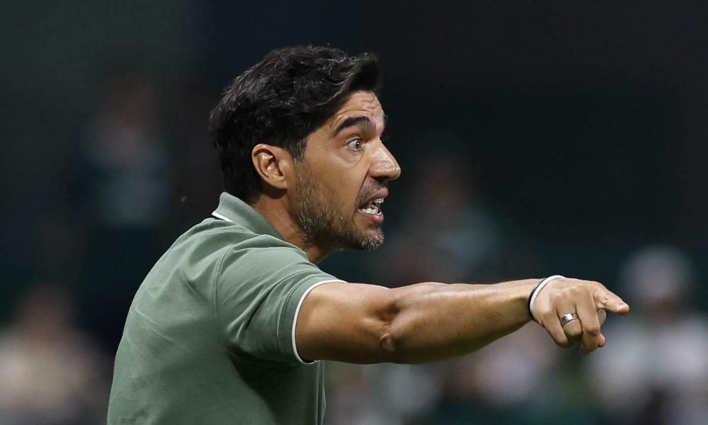 tuguês Abel Ferreira , suspenso pelo Superior Tribunal de Justiça Desportiva (ST