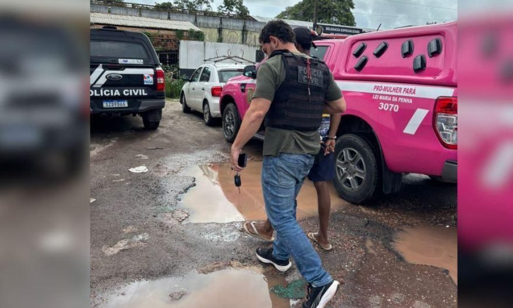 ciúmes, o companheiro passou a agredi-la com diversos golpes, derrubando-a ao ch