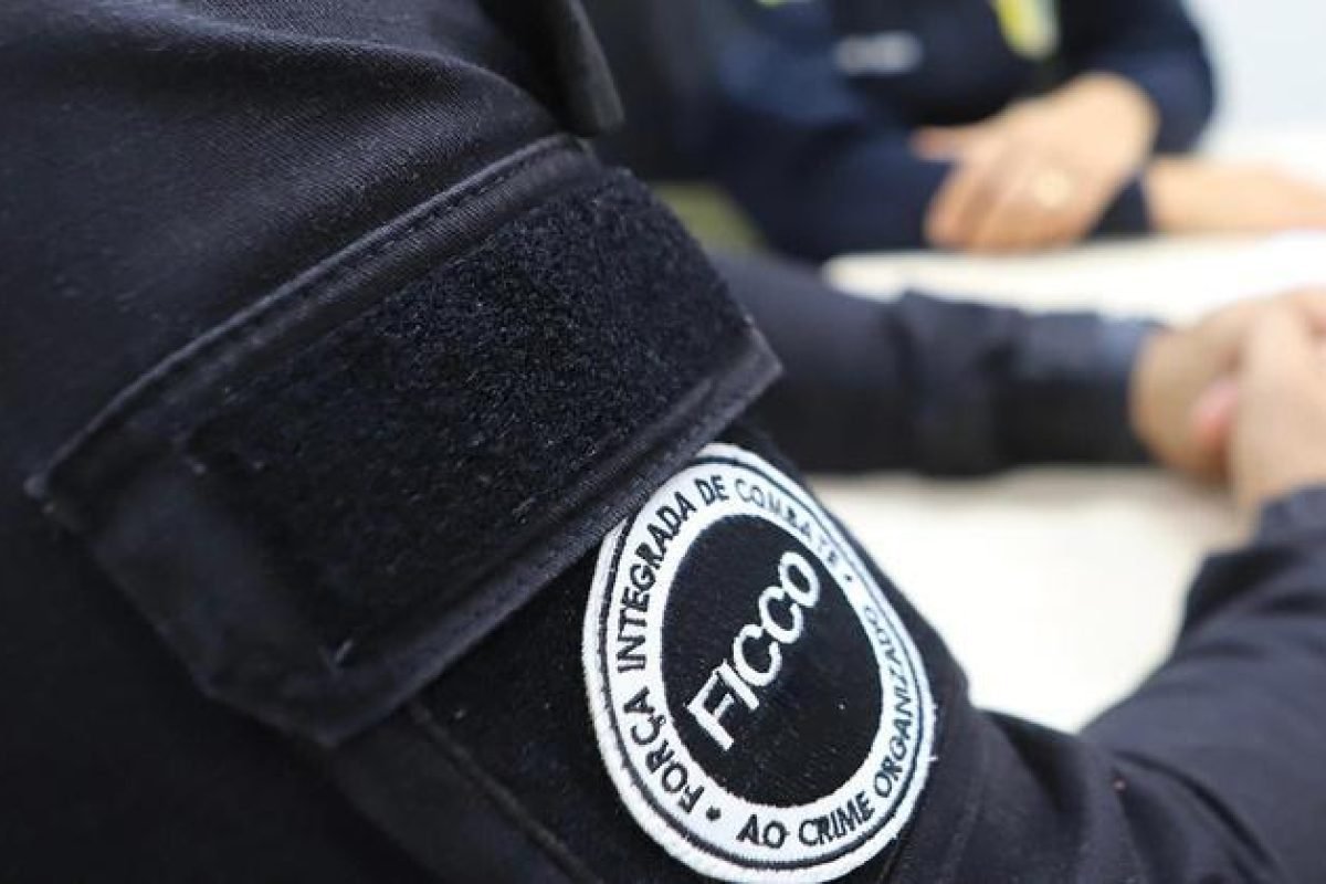 envolvimento com uma organização criminosa foram presas na quinta-feira (7) dura