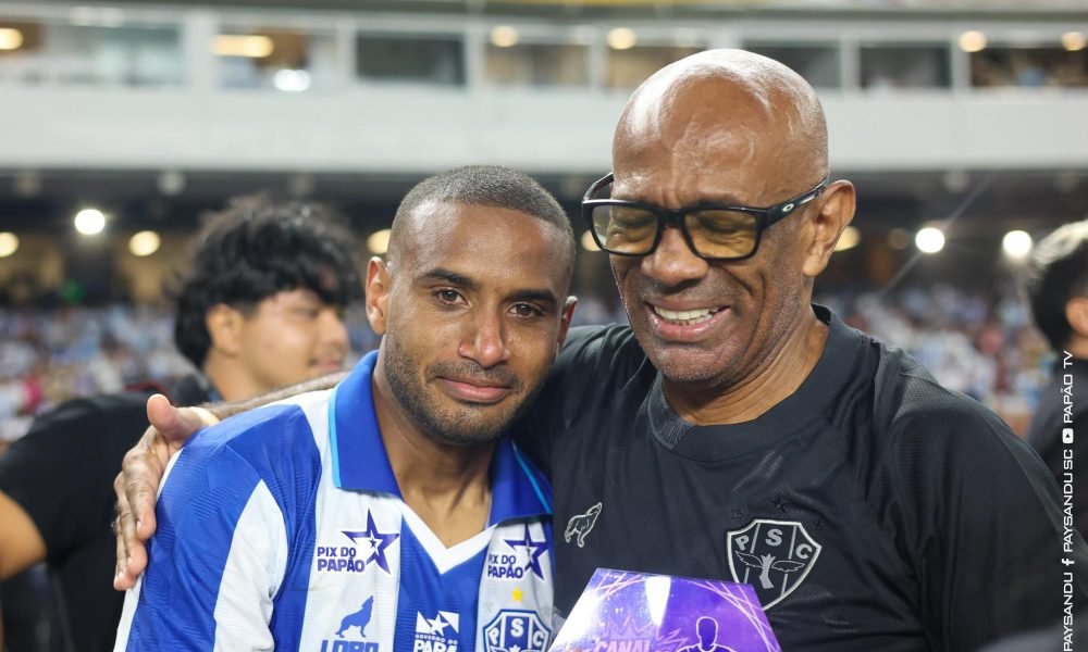 tante com a camisa do Paysandu. Titular desde 2023, o jogador deve completar 150