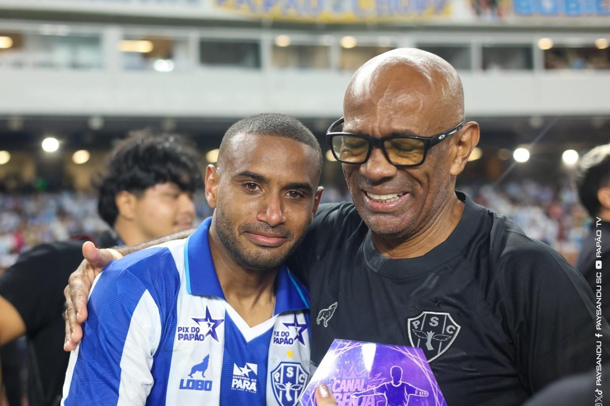 tante com a camisa do Paysandu. Titular desde 2023, o jogador deve completar 150