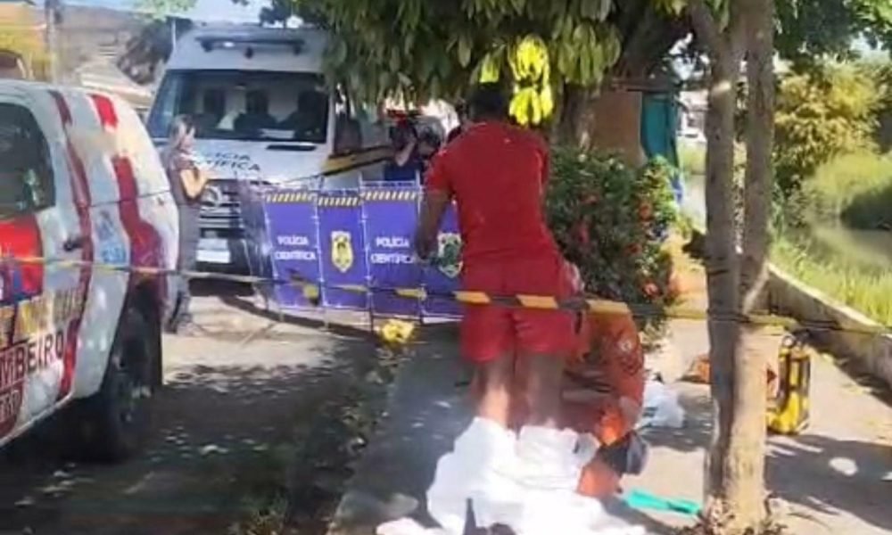 moradores da área, a vítima seria um homem que morava na área. Equipes do Corpo