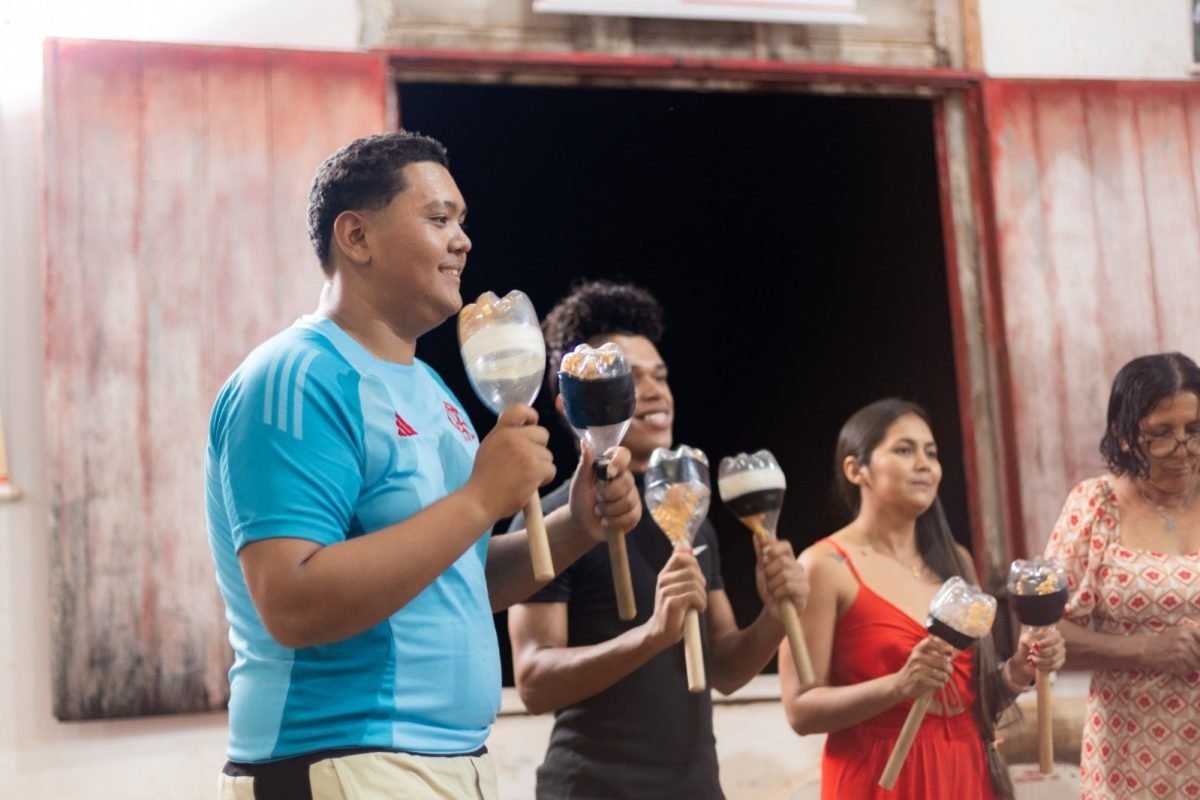 tunidades para jovens por meio da música e da economia criativa. Em Belterra, a