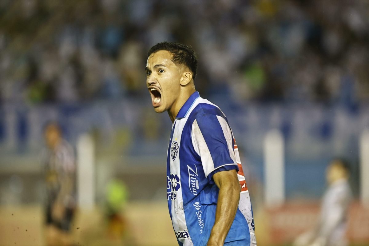 t Club sobre o Anápolis Futebol Clube, por 2 a 1, na Curuzu. Autor do gol marcad
