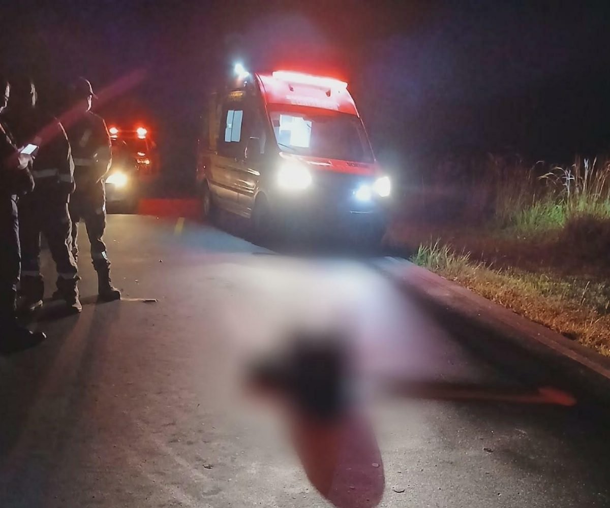 volta das 23h para atender a ocorrência. Ao chegar ao local, os policiais consta