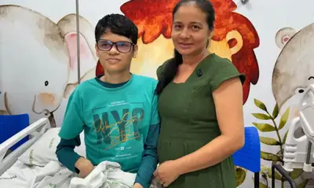 Eliana Rodrigues, ao lado de uma amiga, ressalta importância de doar sangue e medula