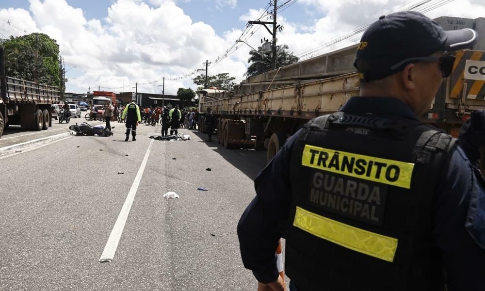 Motociclista morre após colisão contra carreta estacionada na rodovia do Tapanã