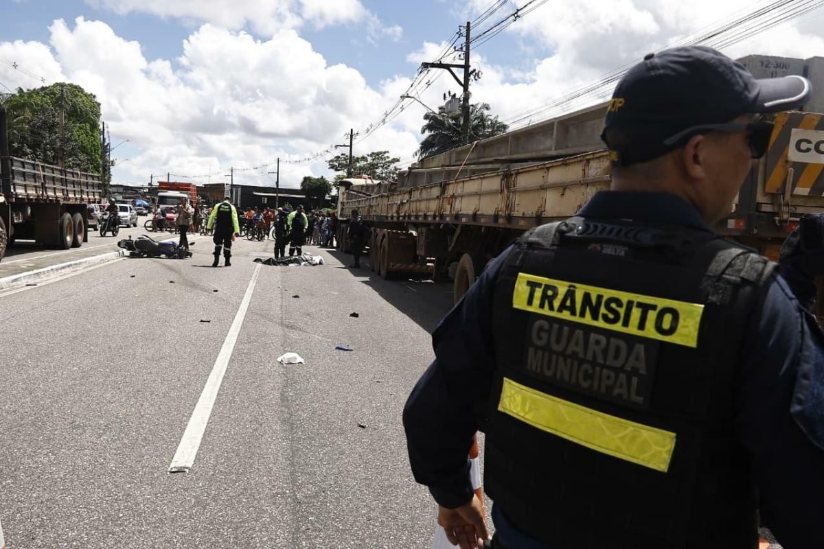 Motociclista morre após colisão contra carreta estacionada na rodovia do Tapanã
