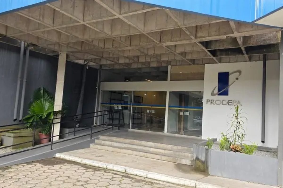 ária de profissionais de níveis médio e superior. São 19 vagas e a remuneração v