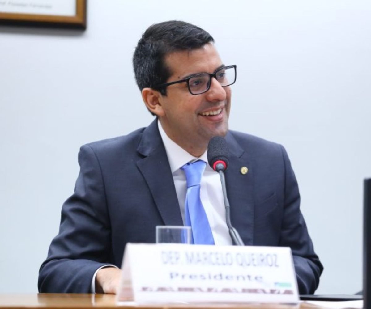 As suspeitas recaem sobre contratos firmados pela Secretaria de Estado de Agricultura, Pecuária e Abastecimento do Rio de Janeiro quando Queiroz (foto) comandava a pasta