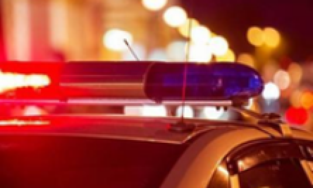 tiros disparados por dois suspeitos que chegaram em uma motocicleta. Segundo inf