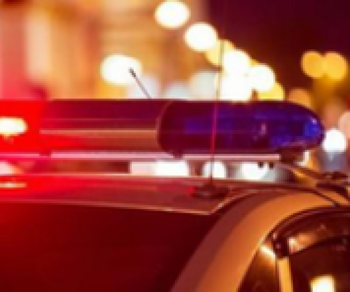 tiros disparados por dois suspeitos que chegaram em uma motocicleta. Segundo inf