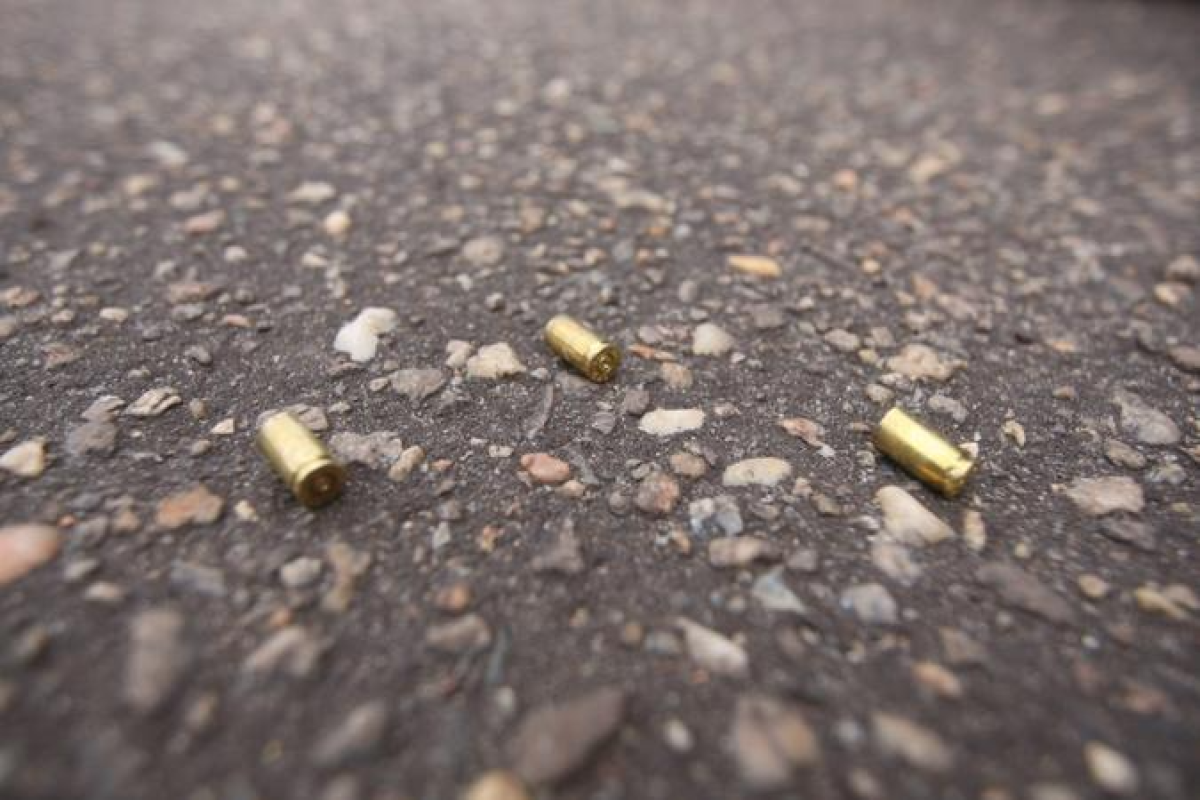 dois homens que chegaram ao local em uma motocicleta. A equipe da Polícia Milita