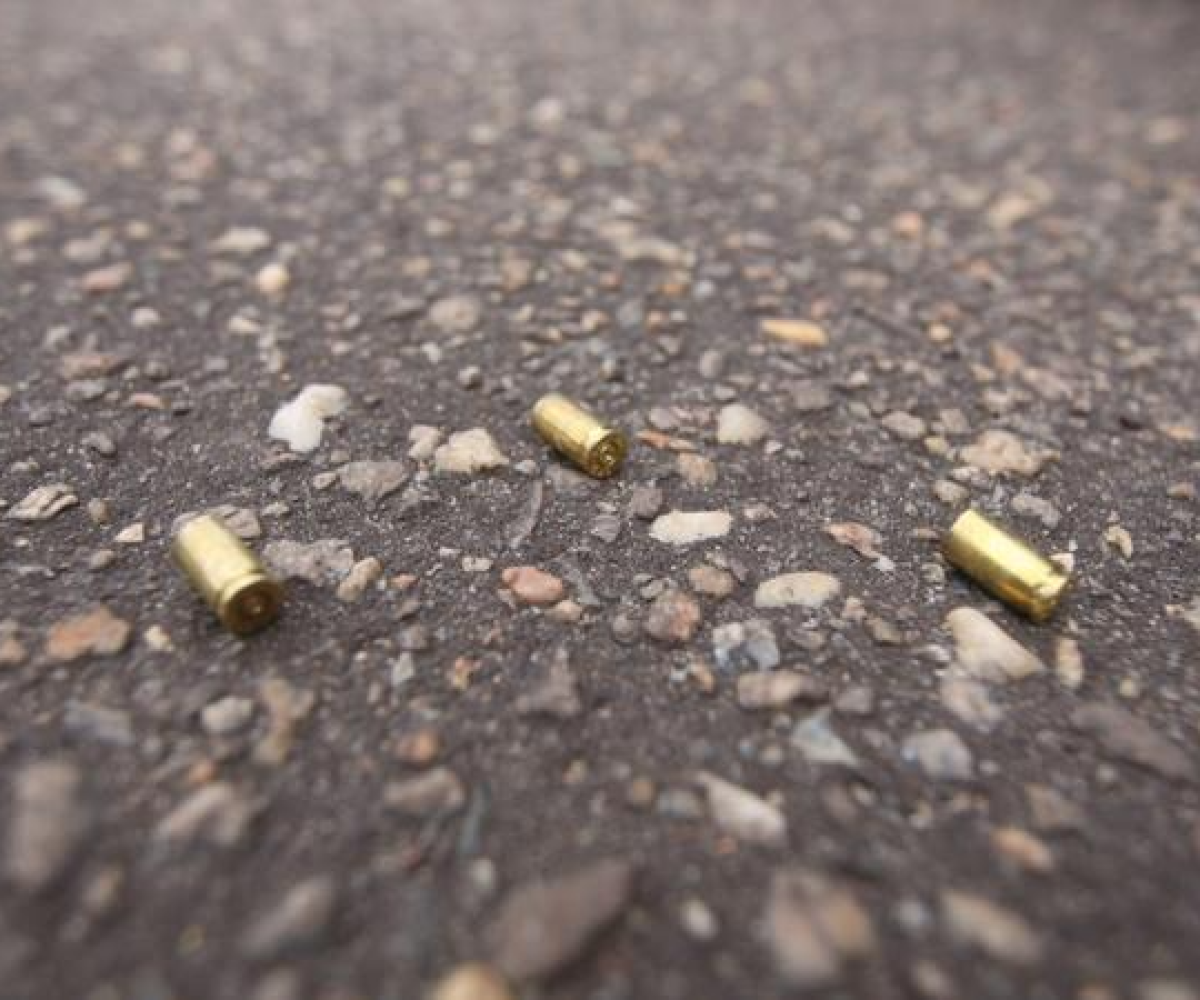 dois homens que chegaram ao local em uma motocicleta. A equipe da Polícia Milita