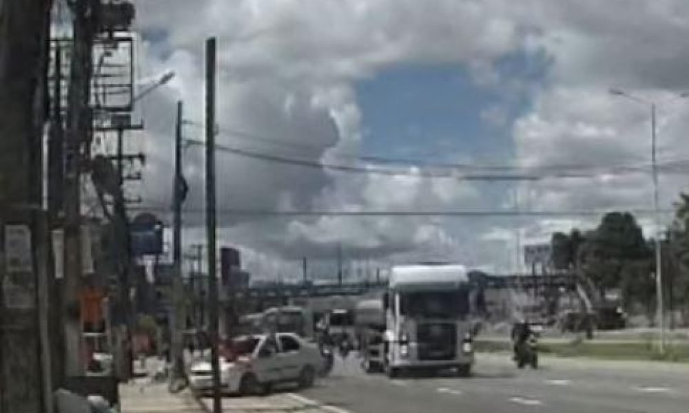 Valdiney e que era ocupada por uma mulher. Com o impacto, os dois são arremessad