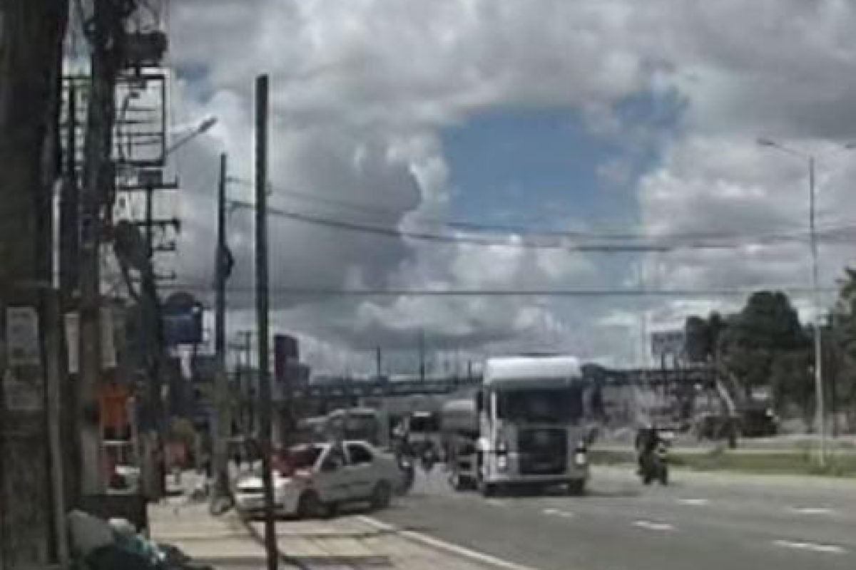 Valdiney e que era ocupada por uma mulher. Com o impacto, os dois são arremessad