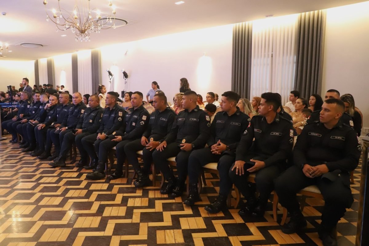 Pará no WhatsApp Militares do Pará são promovidos por atos de bravura apos resgate de crianças ma chuva PM/Divulgação