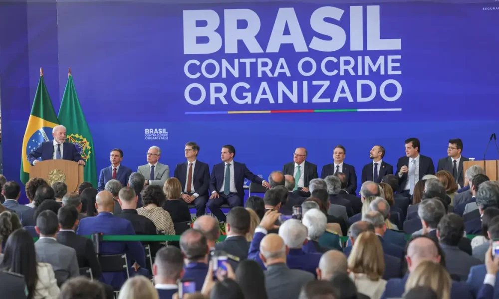 ais, bem como na reforma de estabelecimentos penais, bloqueadores de sinal, equi