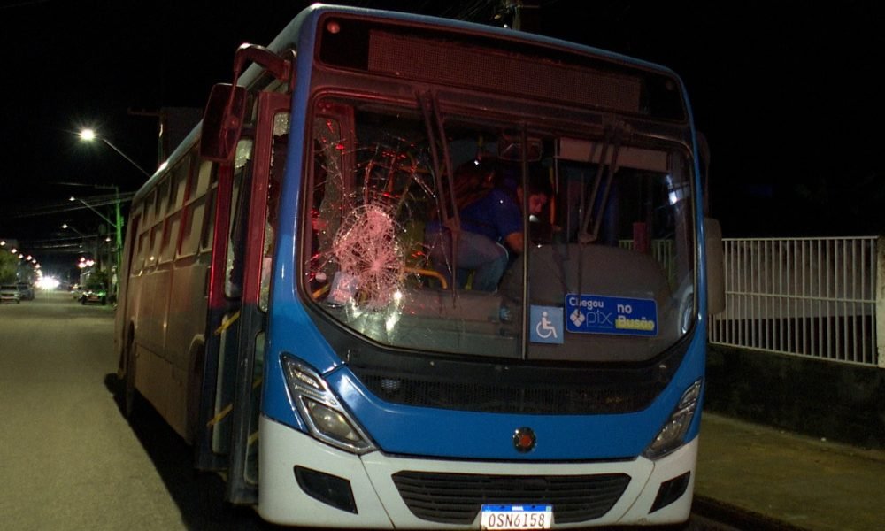 Onibus destruído por ação criminosa em Santarém Jean Silva/TV Tapaj