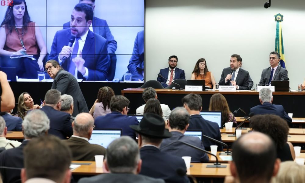 apenas um de descanso. Setores empresariais também pedem que o fim da escala, co