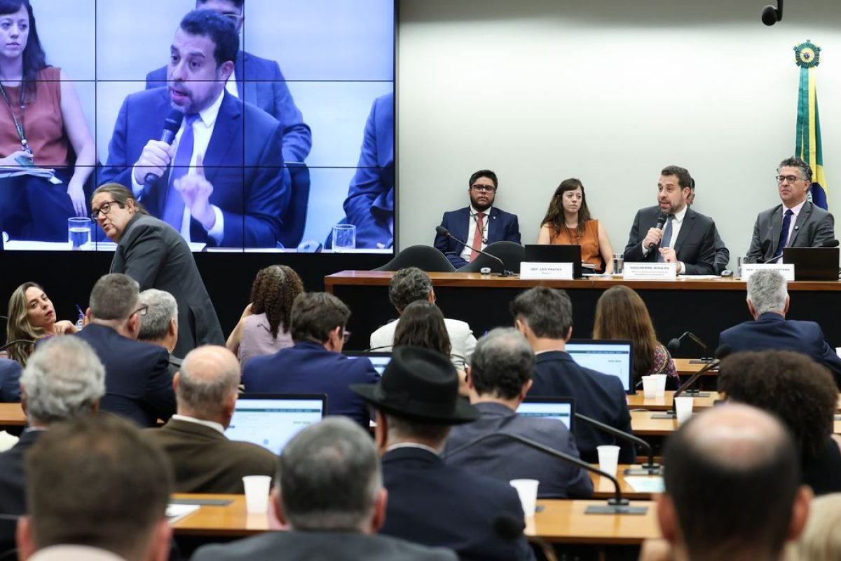 apenas um de descanso. Setores empresariais também pedem que o fim da escala, co