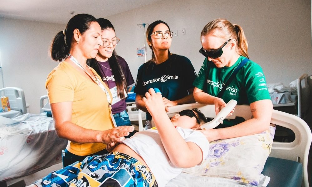 avaliação multidisciplinar com profissionais das áreas médica, odontológica, fon