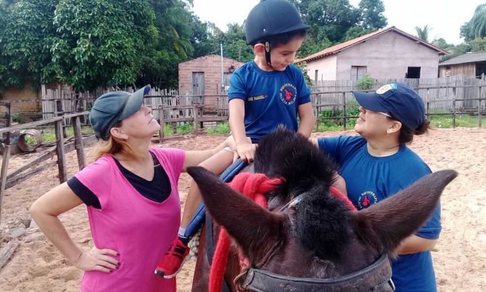 Projeto de equoterapia desenvolvido PMPA/Divulgação