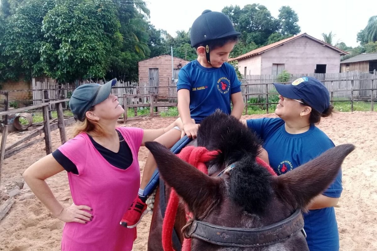 Projeto de equoterapia desenvolvido PMPA/Divulgação