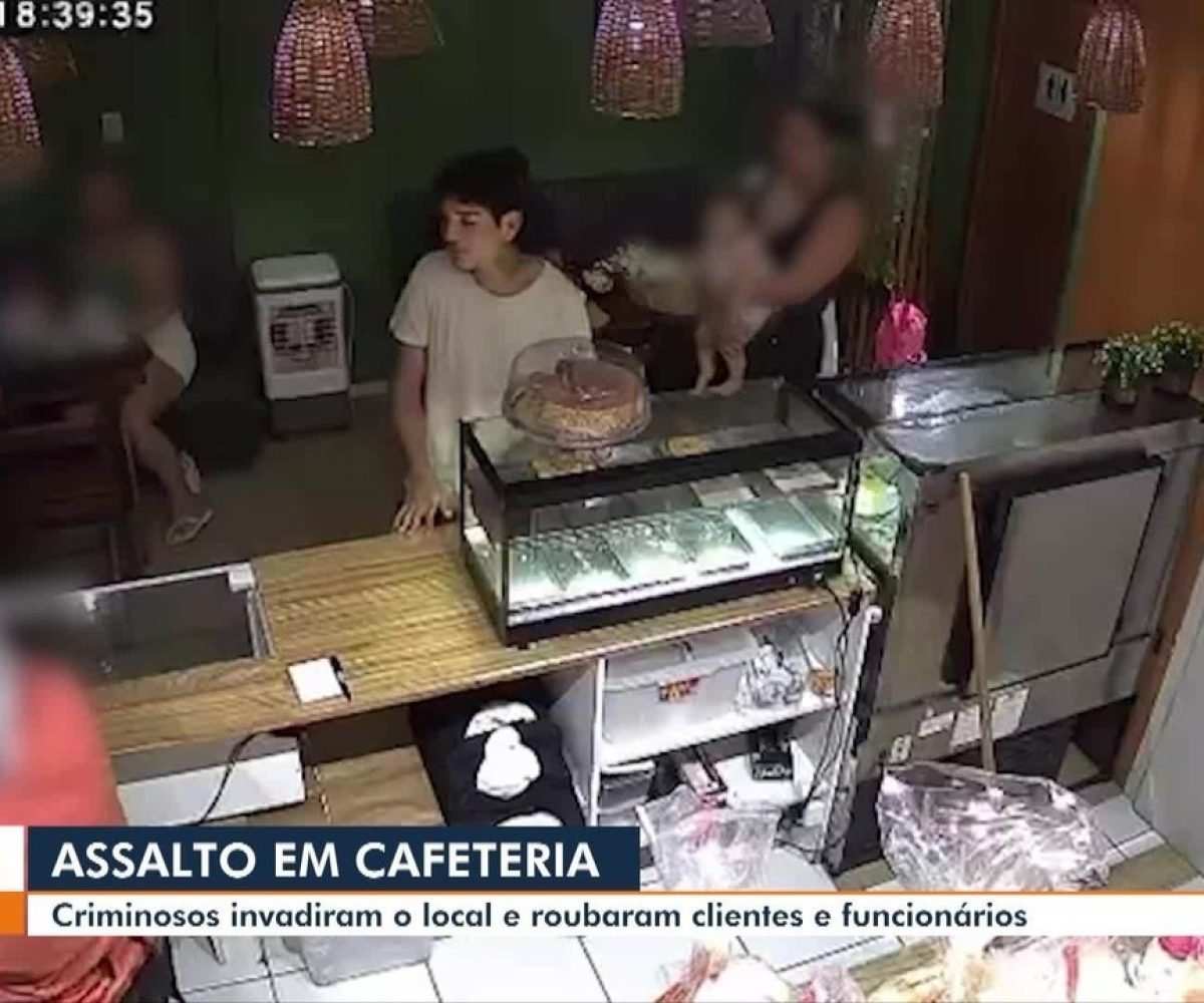 Criminosos invadem cafeteria e roubam clientes e funcionários, em Ananindeua