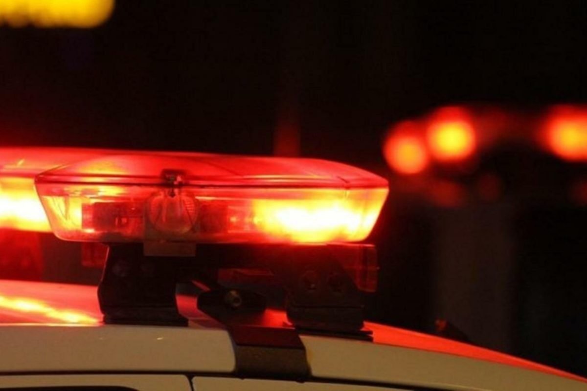 criminosos e acabou atingido por disparos de arma de fogo durante a ação. Viatur