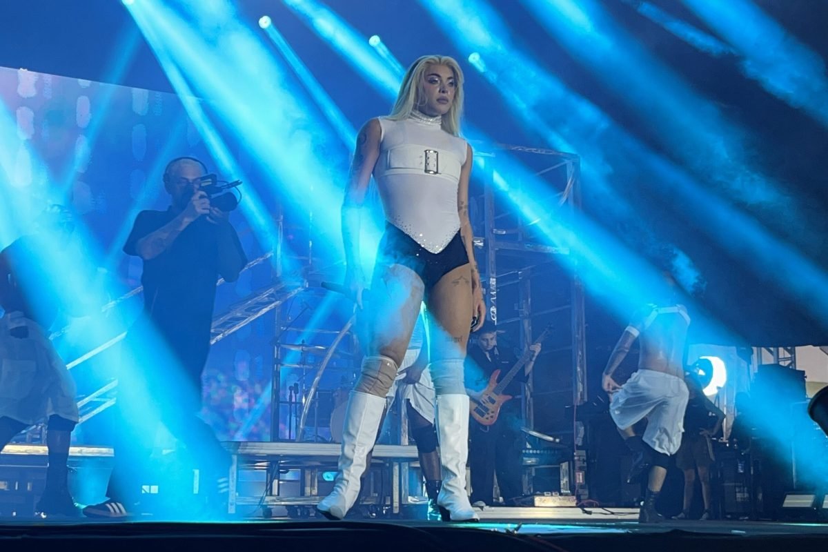 que estou muito feliz. É um show para os meus fãs que eu amo”, afirmou. A Semana